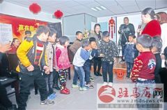 财商课堂进企业 亲子活动受欢迎