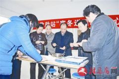 寒冬送温暖 救助流浪者