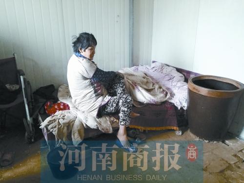 心酸！ 15岁哥领着9岁弟给9个月大的妹看病 