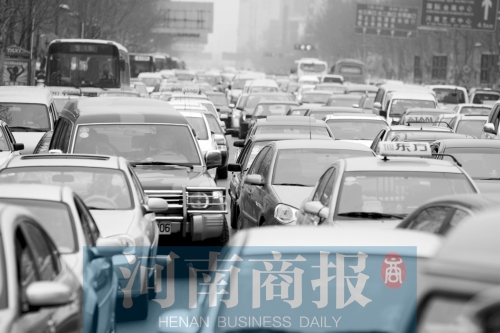 河南12.6万老司机驾照记满12分 比四年前多了约5万