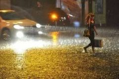 还在路上的，赶紧回家了！入汛以来最大暴雨今晚来袭！