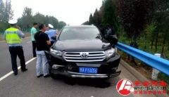 嫌犯亲戚商周高速路上“劫囚车” 7车撞停警方车辆！
