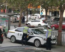 女司机被罚后骂交警杂种 交警称“法院的惹不起”