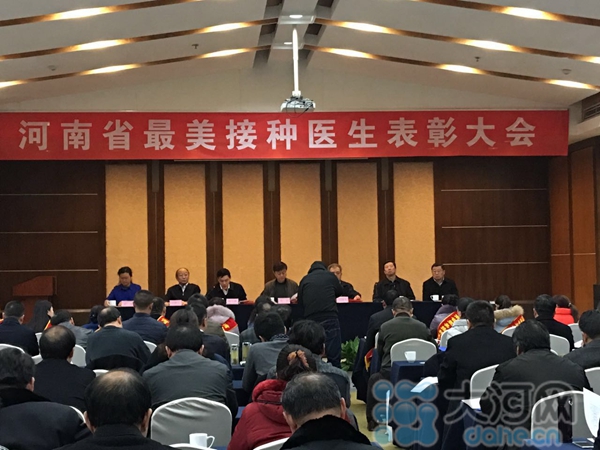 漯河女接种医生12年记35本“接种日记”获评大奖