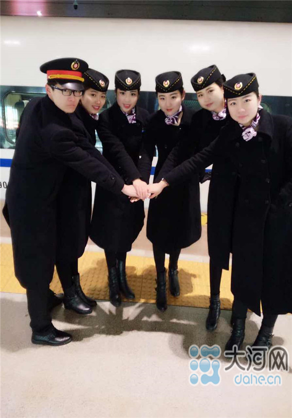 【2017，我们一起·大河网跨年直播】郑铁“高姐”尚丽娜，日行5000里不是游山玩水