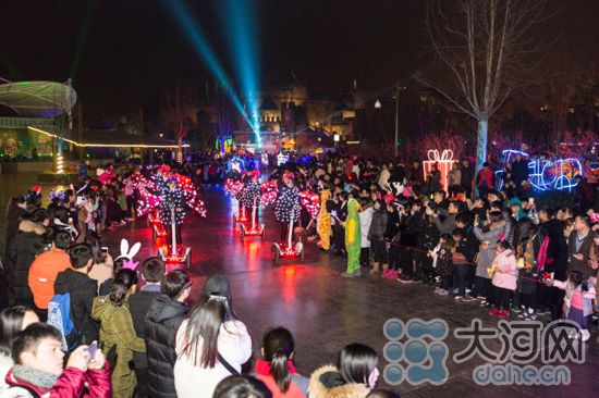 【“2017我们一起”跨年直播】方特燃情跨年夜 万人共迎2017 