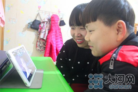 【“2017我们一起”跨年直播】袖珍女主播的幸福婚姻