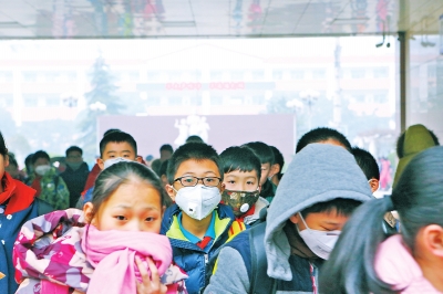 受重污染天气影响 明日郑州中小学和幼儿园继续停课