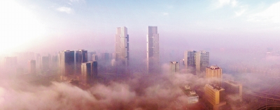 辐射雾突袭郑州现“魔幻”场景 地空出行都受影响