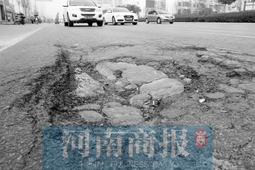 在郑州 路上一个坑30天修不好 修补到底需要多久