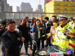 郑州交警打“组合拳”治交通乱象④:上高架的“小电电们”这回懵了