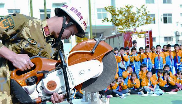 驿城区消防大队联合驻马店回族小学开展警营开放日活动
