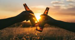 循环利用 丹麦农民收集音乐节狂欢者尿液“酿啤酒”