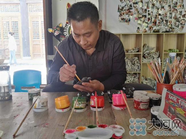 【返乡下乡创业 助力脱贫攻坚】淮阳手艺人告别江湖漂泊 回乡创业绝活获总理点赞 