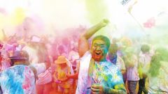 三门峡“一节一会”热闹非凡 数千人竞渡黄河万余人彩虹跑