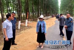 平舆老王岗乡：集中整治公路“打场晒粮”现象