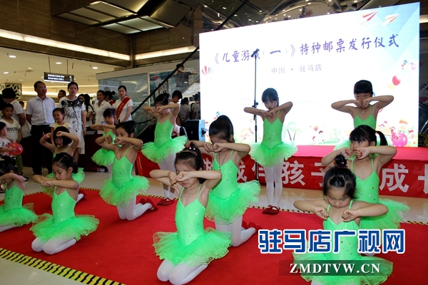 天天舞蹈艺术表演中心的小朋友们带来精彩表演.JPG