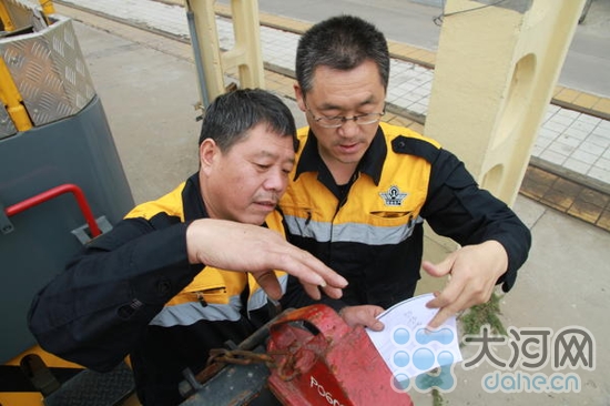 【我为中原出彩做贡献】河南俩“草根创客”登上高校讲台  曾研发智能列车铁鞋架