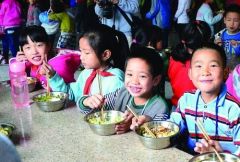 学生营养餐2017年将覆盖全部国家扶贫开发重点县