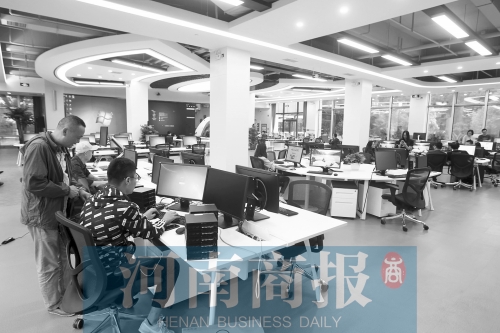 这间资料室68年后变成河南新闻界“最强大脑”