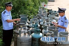 西平警方查处一窝“炸弹”（图）