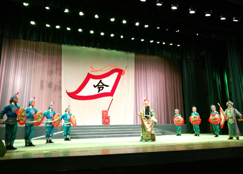 豫剧《花木兰》在市会展中心精彩上演