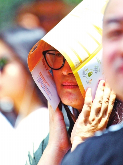 你在幽静考场内谱画人生 我在燥热世界中祈祷守候