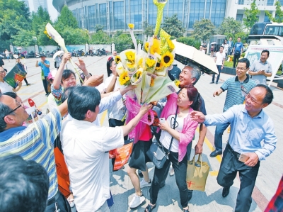 你在幽静考场内谱画人生 我在燥热世界中祈祷守候