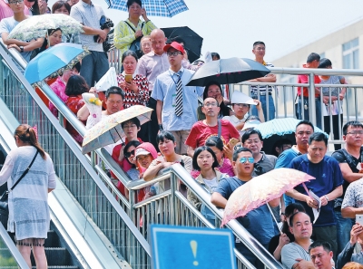 你在幽静考场内谱画人生 我在燥热世界中祈祷守候