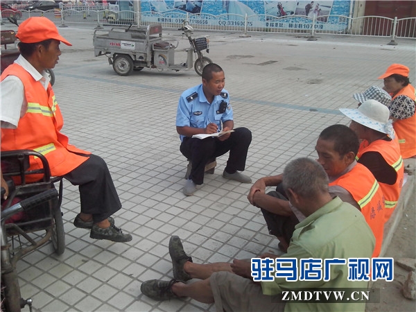1、舒向田与环卫工人座谈交流.jpg
