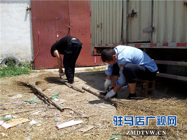 1、舒向田与环卫工人座谈交流.jpg
