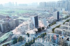 郑州庙李村最后6栋楼爆破 曾经的“小澳门”终成过往