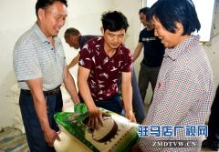 情系贫困户 送面又送米
