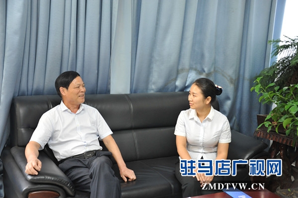 中原银行驻马店分行党委走访慰问困难党员.jpg