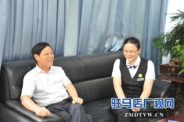 中原银行驻马店分行党委走访慰问困难党员1.jpg