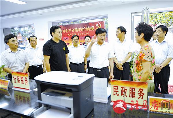 余学友深入中心城区督导检查社区小区创文工作
