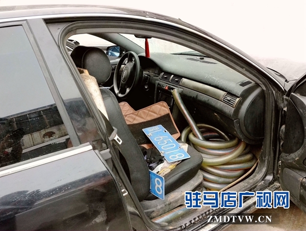 车辆上的盗油工具.JPG