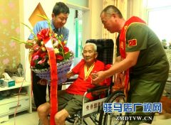 确山县人民检察院“八一”前夕走访慰问抗战老兵