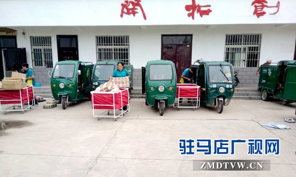 炎热的天气不能阻挡投递人员的脚步.jpg
