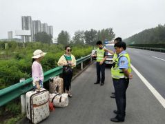 行人上高速候车也受罚 周口高速交警开出首张罚单
