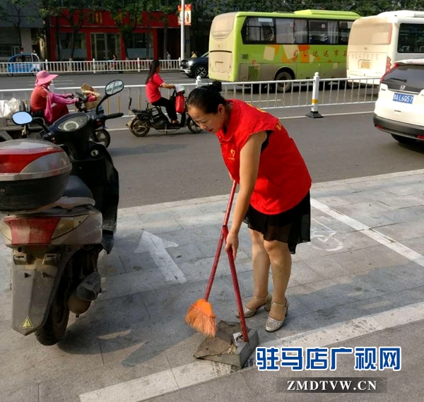 图为清扫沿街马路1.jpg