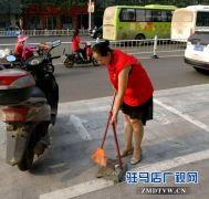 驻马店邮政职工社区服务热情高