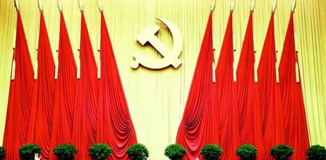 十九届中央政治局常委25日11时45分许同中外记者见面