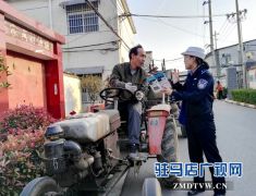驻马店交警打响农村交通安全宣传战