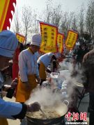 河南西华举办胡辣汤大赛 名家现场斗法