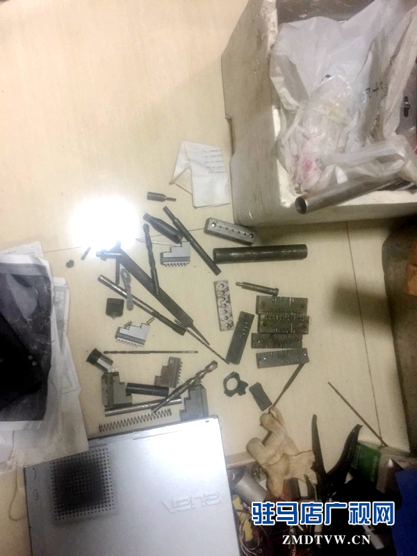 查获的枪支零部件及部分制造工具.jpg