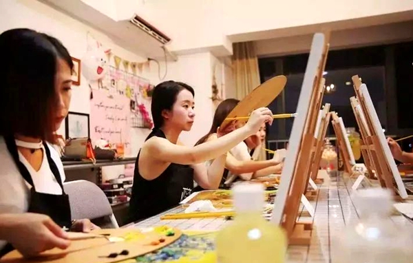 启动天中美术教育 油画颂革命情怀