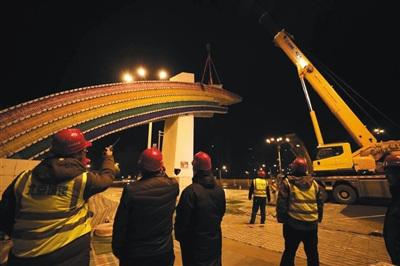 长安街20年彩虹门老化存安全隐患开拆后将按原样重建