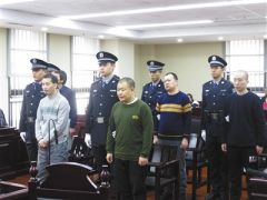 6人组织MBA考试作弊：考生围巾藏接收器 交6万元获答案