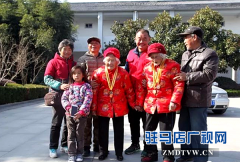 “中国好人”张大生情牵百岁抗战女兵